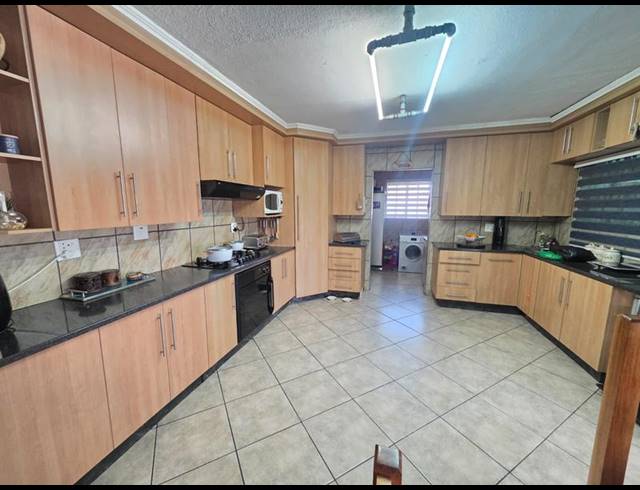 4 BEDROOM HOUSE FOR SALE IN RIVERSDALE